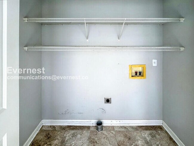 Building Photo - Limited Time Special Offer! / Spacious 3 Bed, 2 Bath Home with Deck, Patio, and Attached Garage