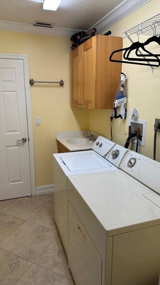 Building Photo - 6594 Casabella Ln