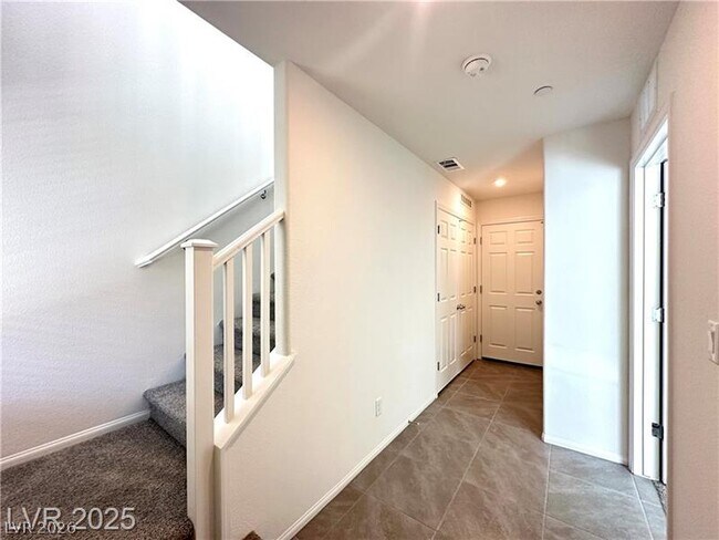 Building Photo - 6172 Gdn Crst St