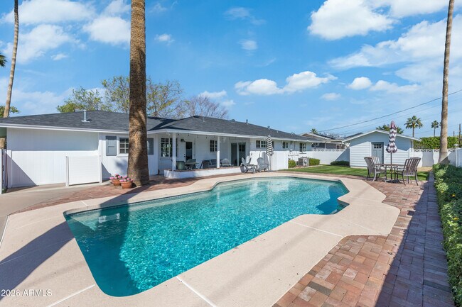 Building Photo - 4211 E Whitton Ave