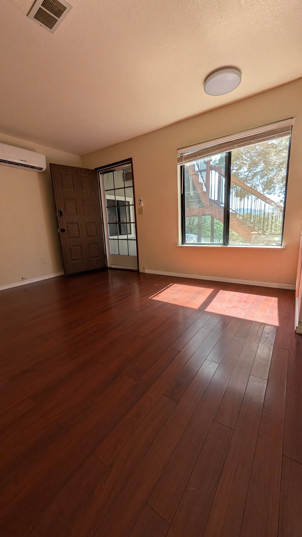 Building Photo - 18818 W Ridge View Dr