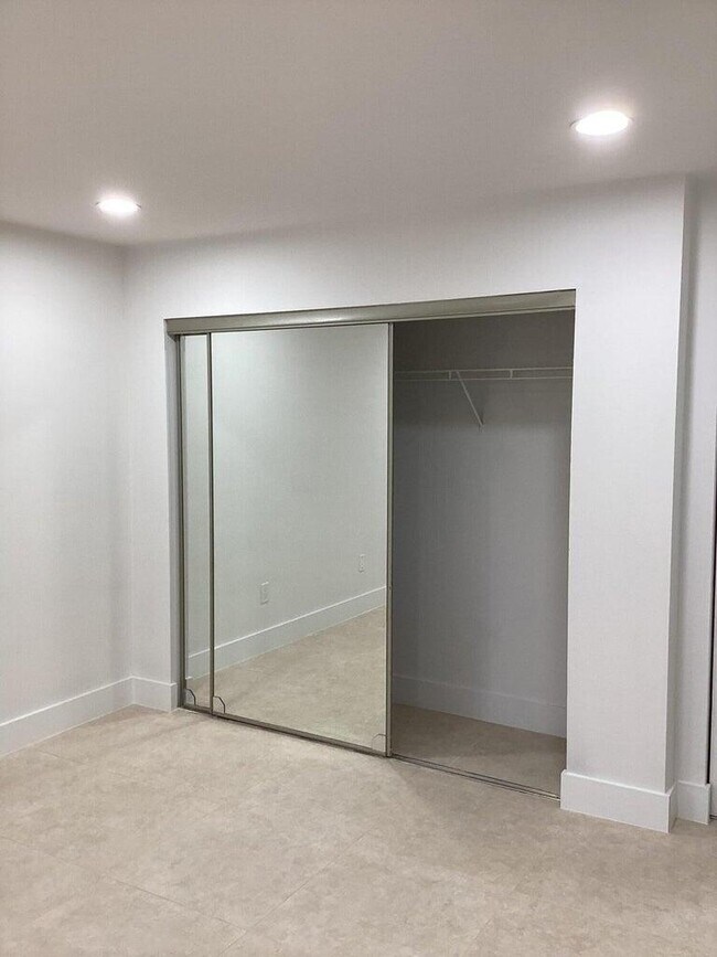 Building Photo - 1011 Crystal Way