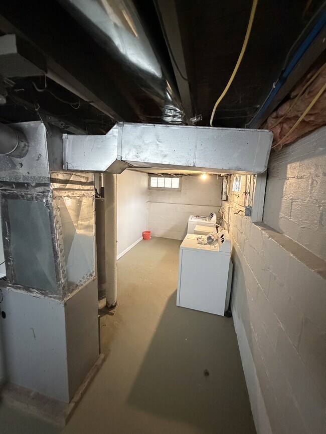 Building Photo - 13715 Thornhurst Ave