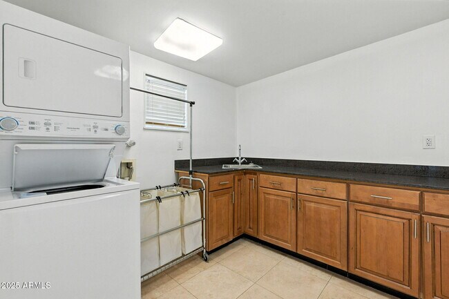 Building Photo - 3519 N 63rd Pl