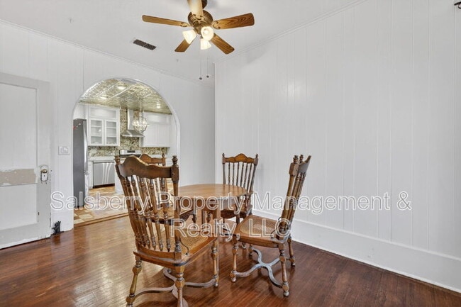 Building Photo - 212 N Grand Ave