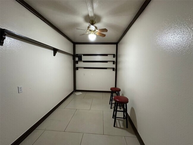 Building Photo - 22450 Oakley Rd