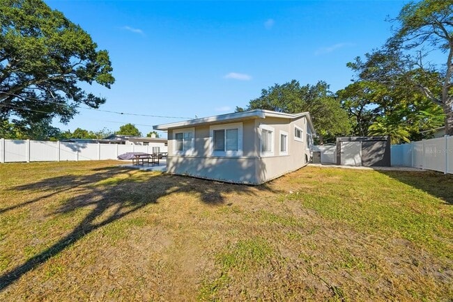 Building Photo - 5548 Dartmouth Ave N