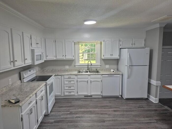 Building Photo - 3-Bedroom 2 Bath House