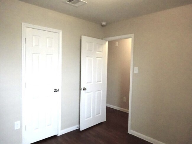 Building Photo - 5911 Brenwood Trails Ln