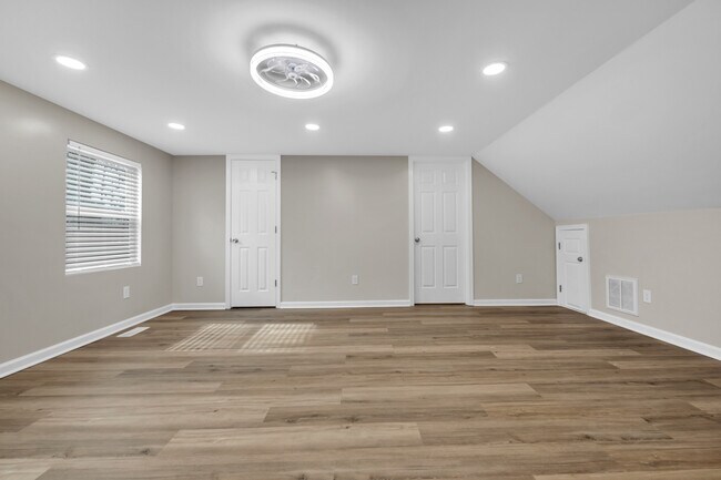 Building Photo - 8 E Preston St