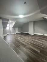 Building Photo - 565 S Main St