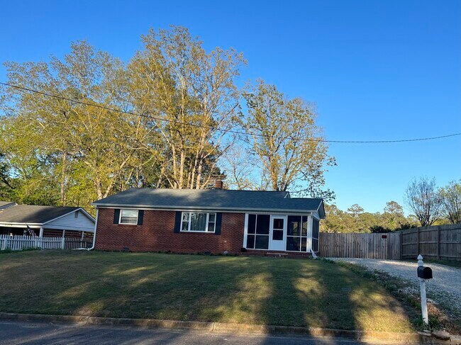 Building Photo - 2008 Robin Rd