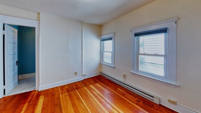 Building Photo - [In-Unit Laundry; Garden] Townhouse-Style Living, with Historical Details & Parking!