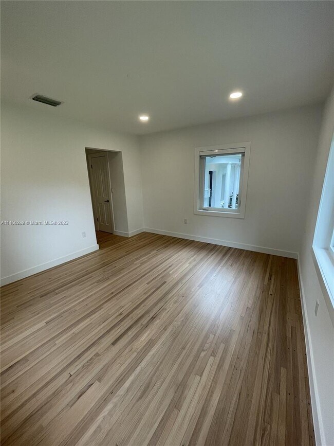 Building Photo - 936 S Alhambra Cir