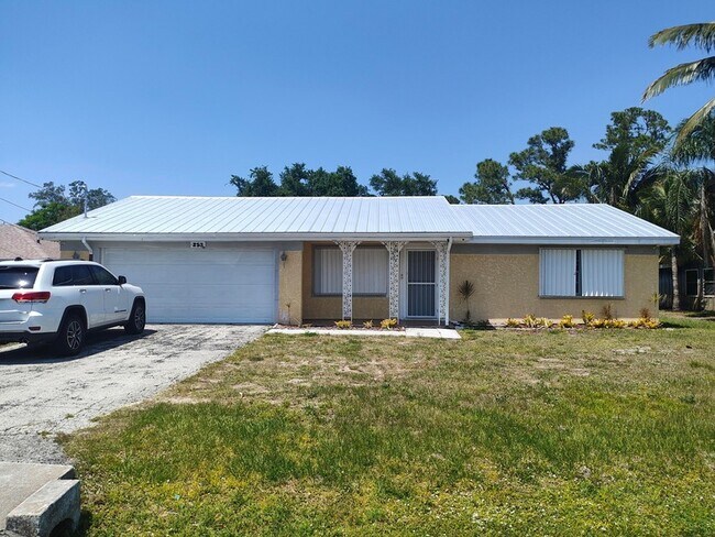 Primary Photo - 253 SE Verada Ave