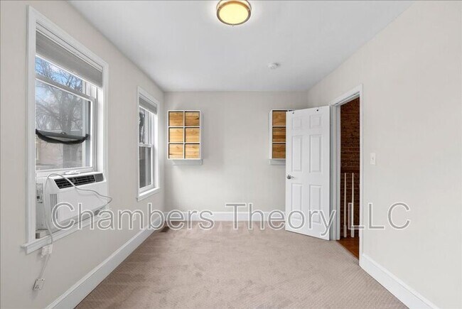 Building Photo - 619 Orleans Pl NE