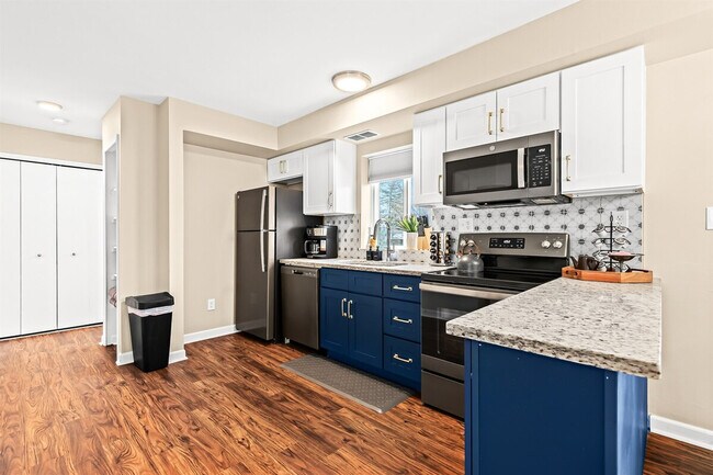 Building Photo - 18939 Sharon Ln