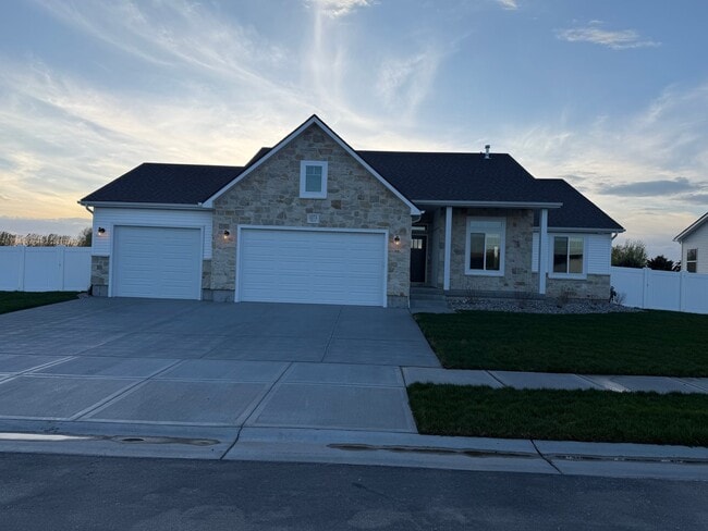 Building Photo - 6274 Hugo Dr