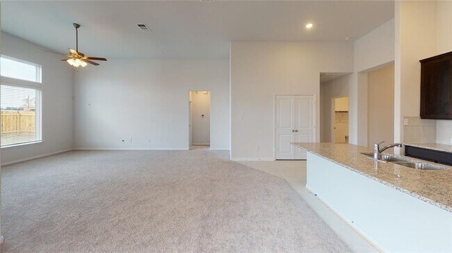 Building Photo - 125 Camella St