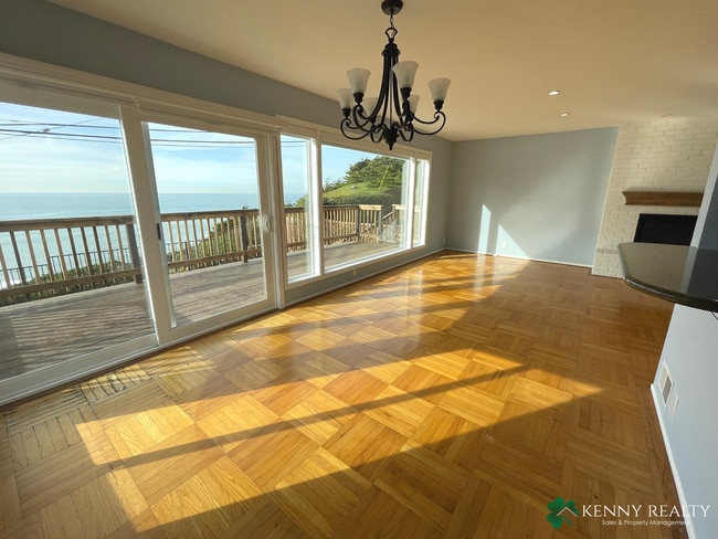 Building Photo - Large Five Bedroom, Three Bathroom with In...