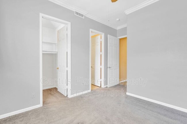 Building Photo - 1811 W Maplewood Pl