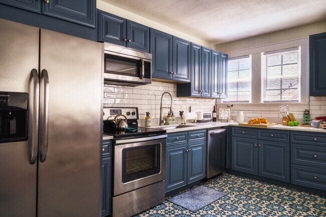 Building Photo - 715 Grandin Rd