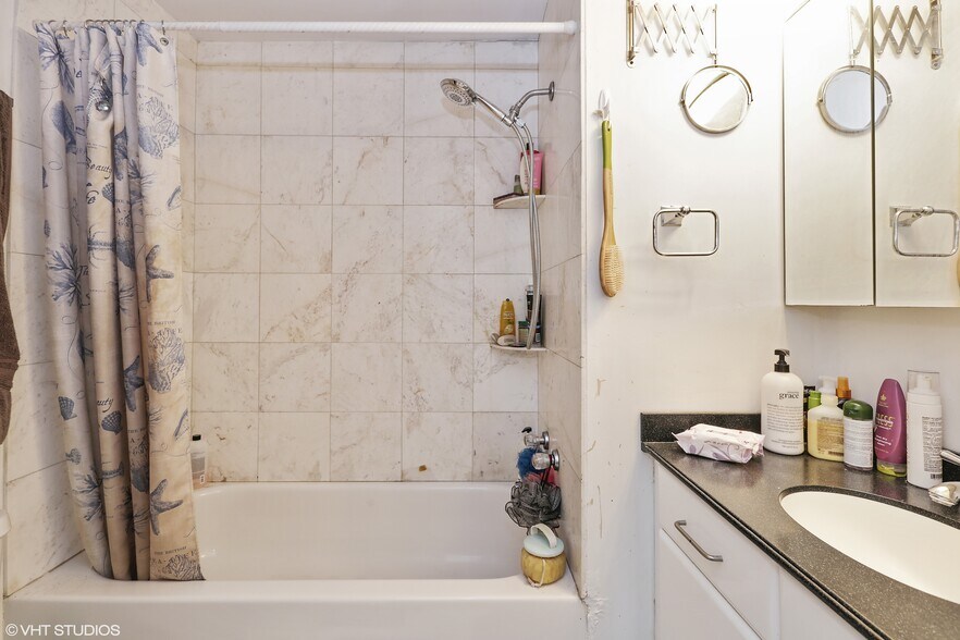 Building Photo - 2518 Ashland N Ave