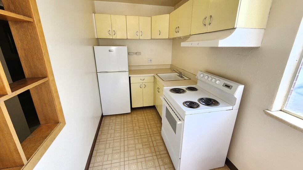 Building Photo - 925 S Washington St