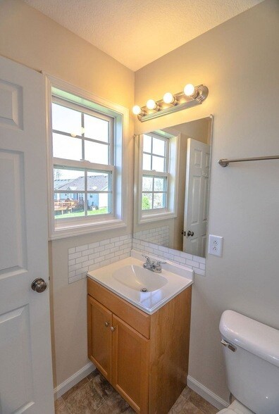 Building Photo - 955 Russet Dr