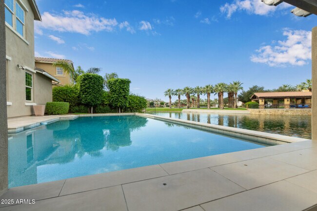 Building Photo - 4322 S Gardenia Dr