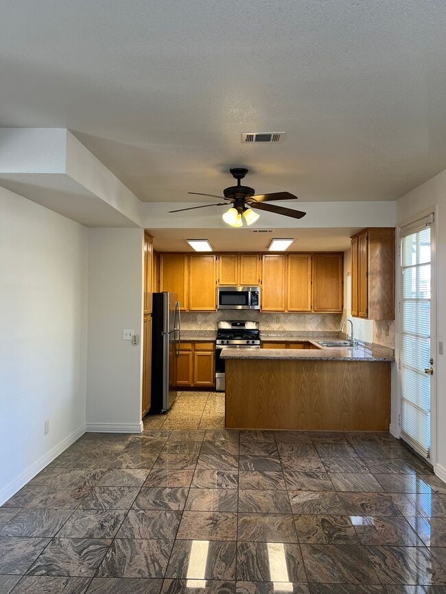 Building Photo - LOVELY 4 BEDROOM HOME IN LAGUNA CREEK!