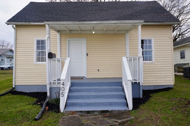 Building Photo - 405 W Main St