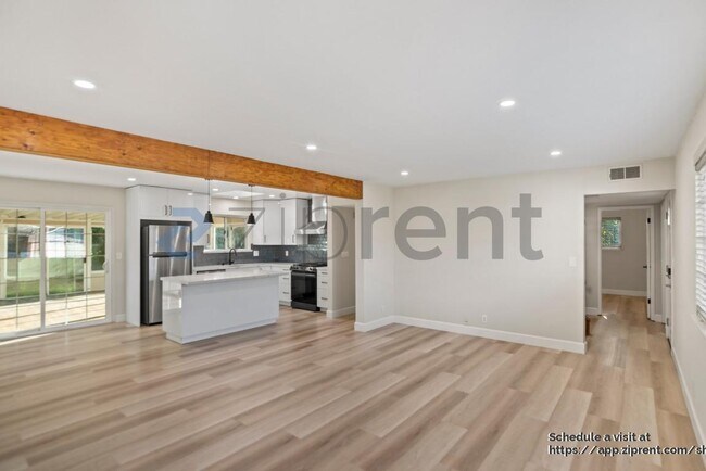 Building Photo - 1396 Saratoga Dr