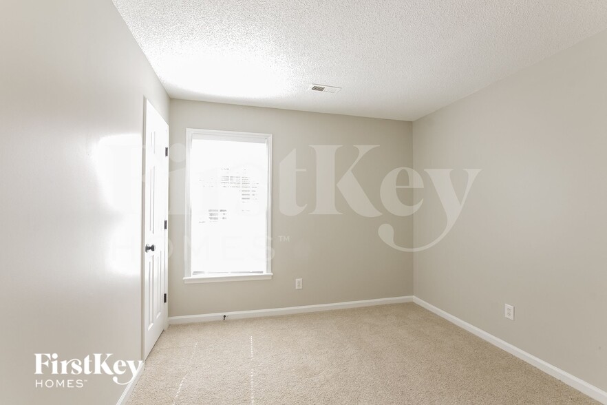 Building Photo - 1703 Glenn Meade Dr