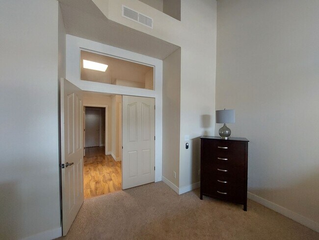 Building Photo - 4 BEDROOM 2 BATHROOM HOME 3 CAR GARAGE HOM...