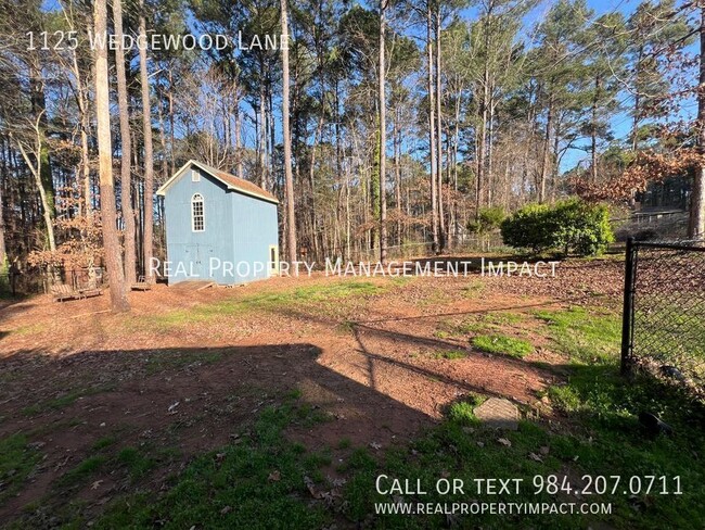 Building Photo - Spacious 3/4 Bedroom 3 Bath Ranch Home on ...