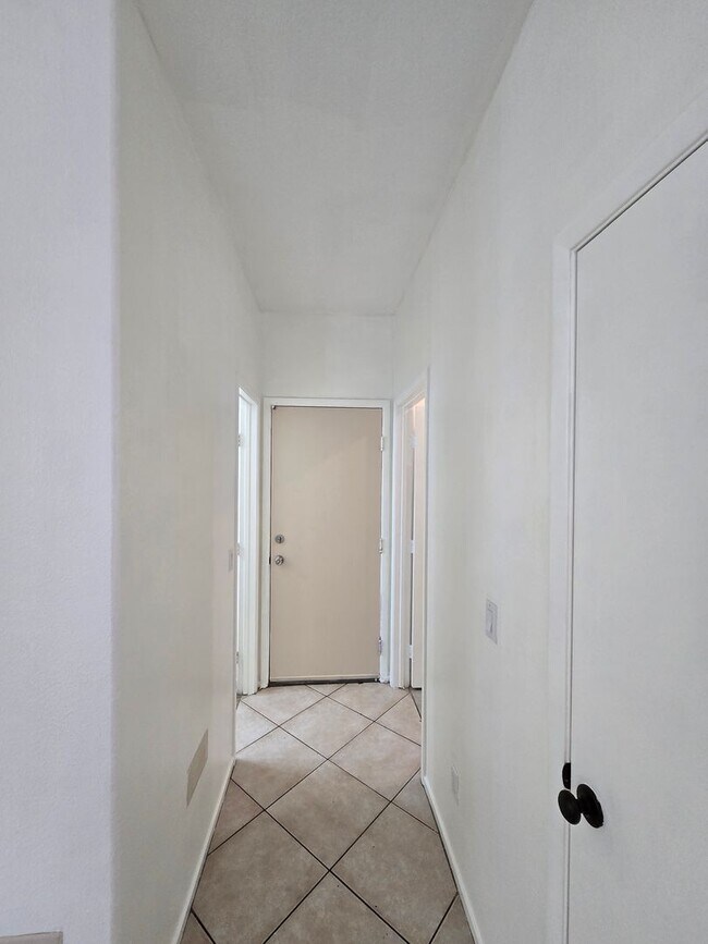 Building Photo - Spacious Two-Story Home in a Cul-de-Sac Location