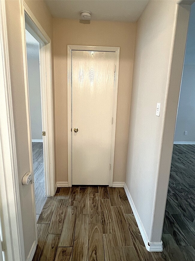 Building Photo - 2019 Pine Croft Dr