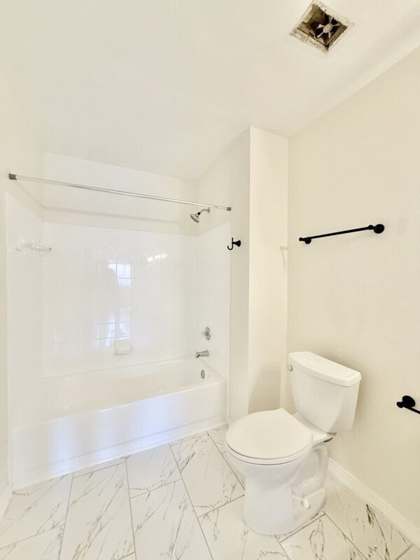 Building Photo - 2400 Feather Sound Dr