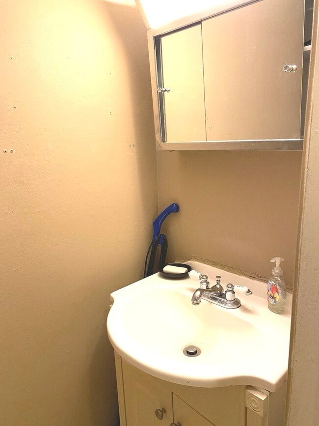 Building Photo - 322 Inverrary Ln