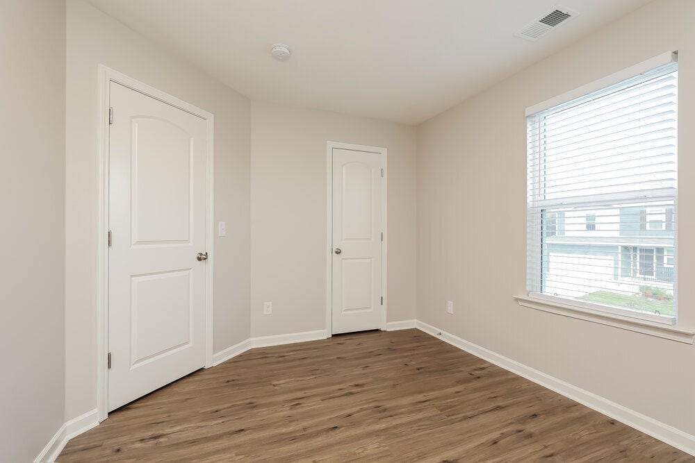 Building Photo - 408 Bronson Dr