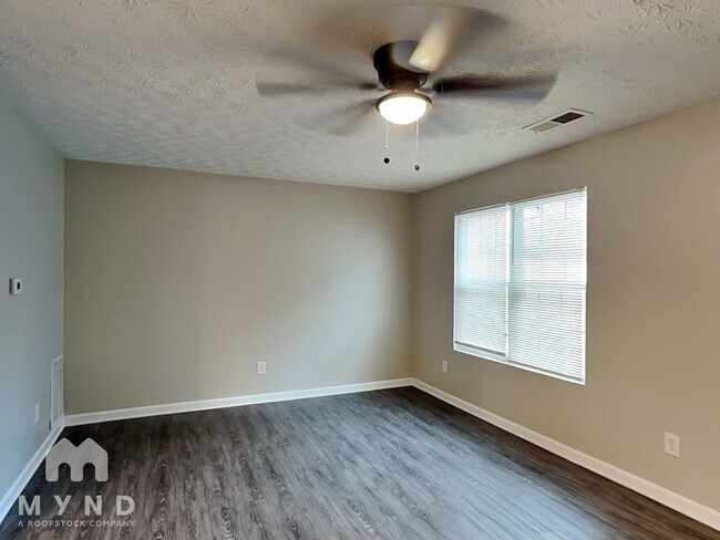 Building Photo - 1998 Grove Way