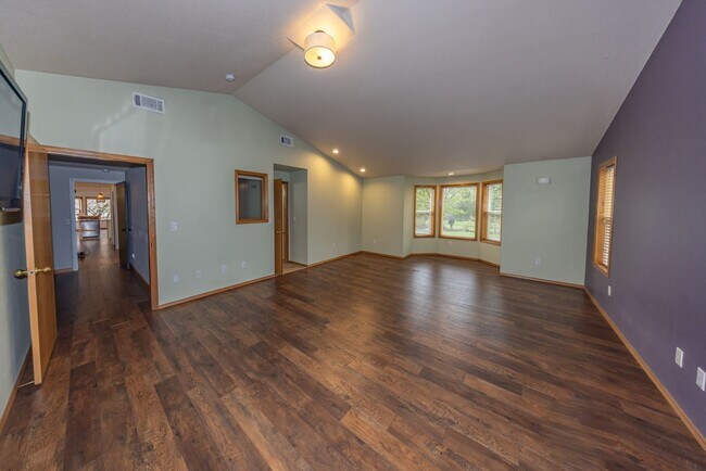 Building Photo - One Level Home - Three Bedroom + Bonus with AC / Beautiful Yard!