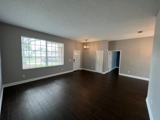 Building Photo - Fountain Lakes Community