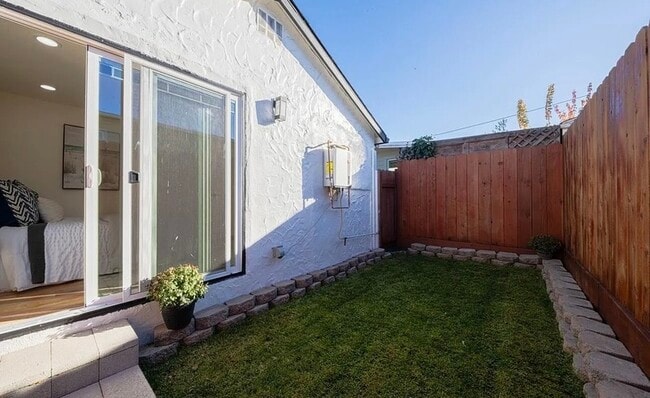 Building Photo - 518 Cortes St