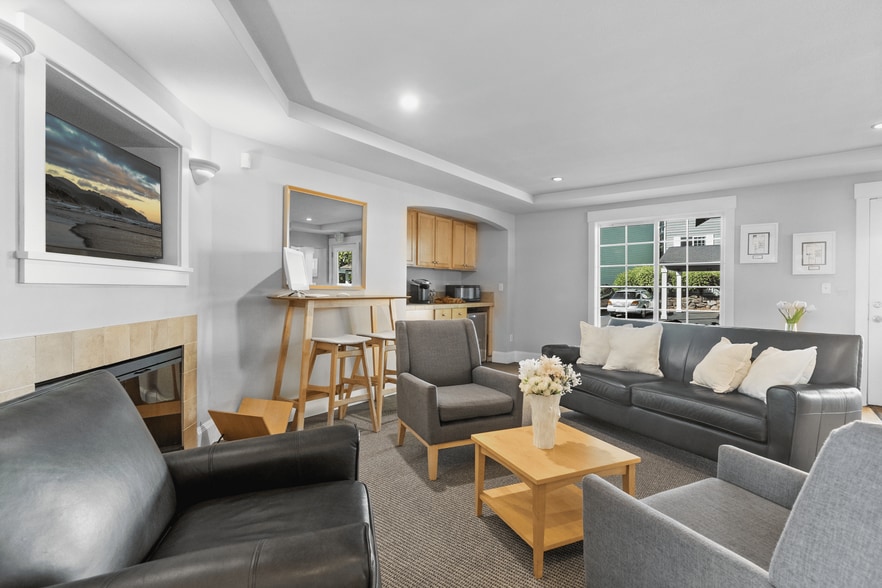 Community Clubhouse - Crossroads at Meridian Apartments