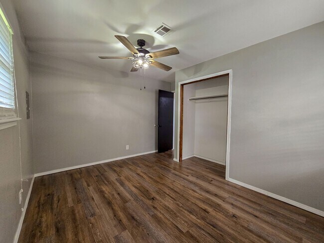 Building Photo - 3 Bedroom 2 Bath home in Shawnee!