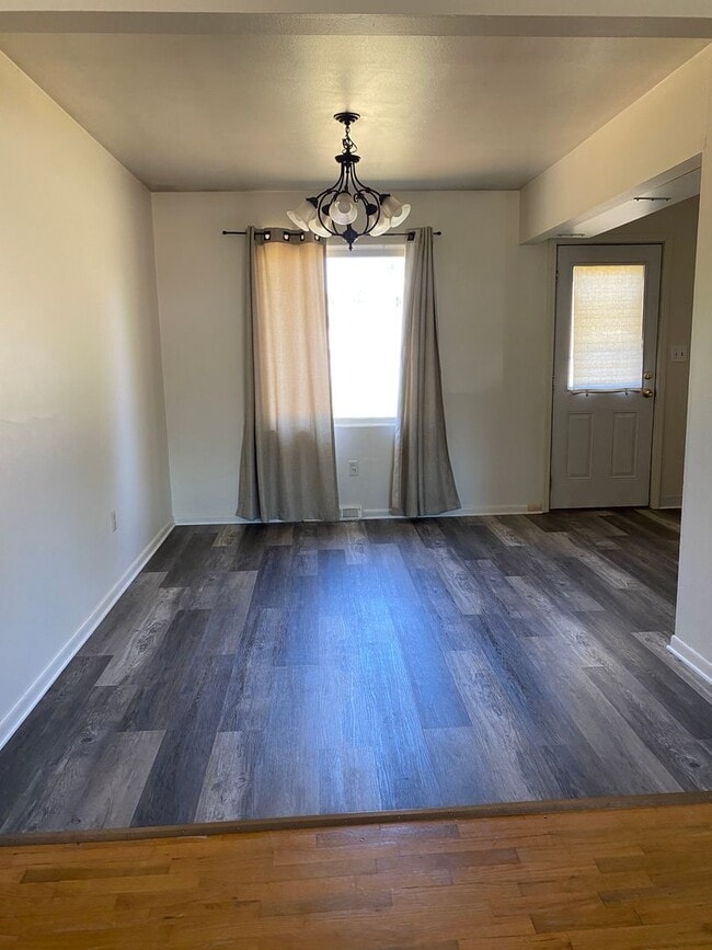 Building Photo - South Missoula 3 bedroom with fenced yard and garage