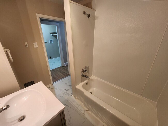 Building Photo - 651 Lincoln Way W