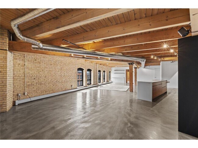 Building Photo - 404 N Washington Ave